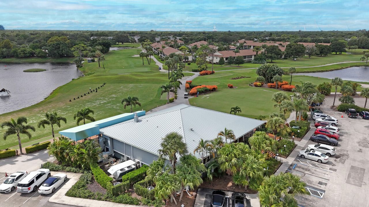 合同活跃: $599,000 (2 贝兹, 2 浴室, 1371 平方英尺)