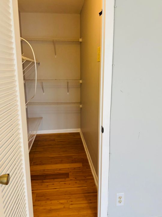 На продажу: $139,900 (2 спален, 1 ванн, 835 Квадратных фут)