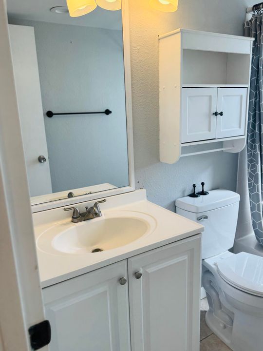 На продажу: $139,900 (2 спален, 1 ванн, 835 Квадратных фут)