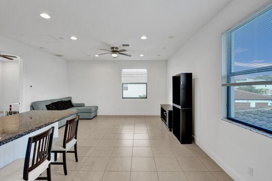 Activo con contrato: $2,200 (1 camas, 1 baños, 730 Pies cuadrados)