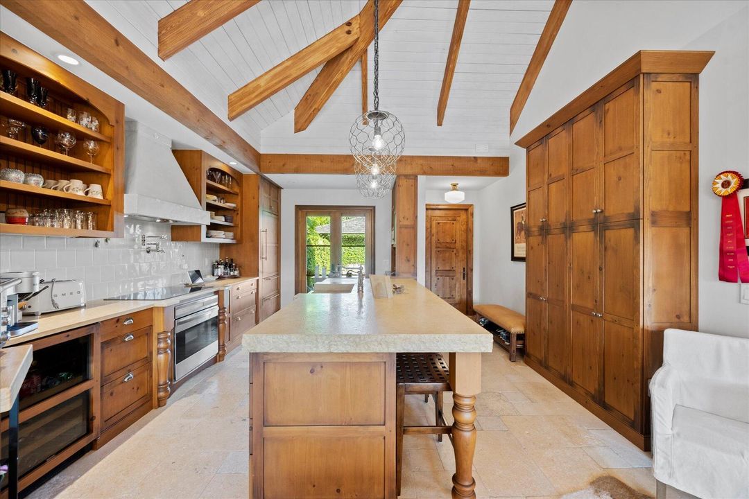 For Sale: $1,990,000 (2 beds, 2 baths, 1739 Square Feet)