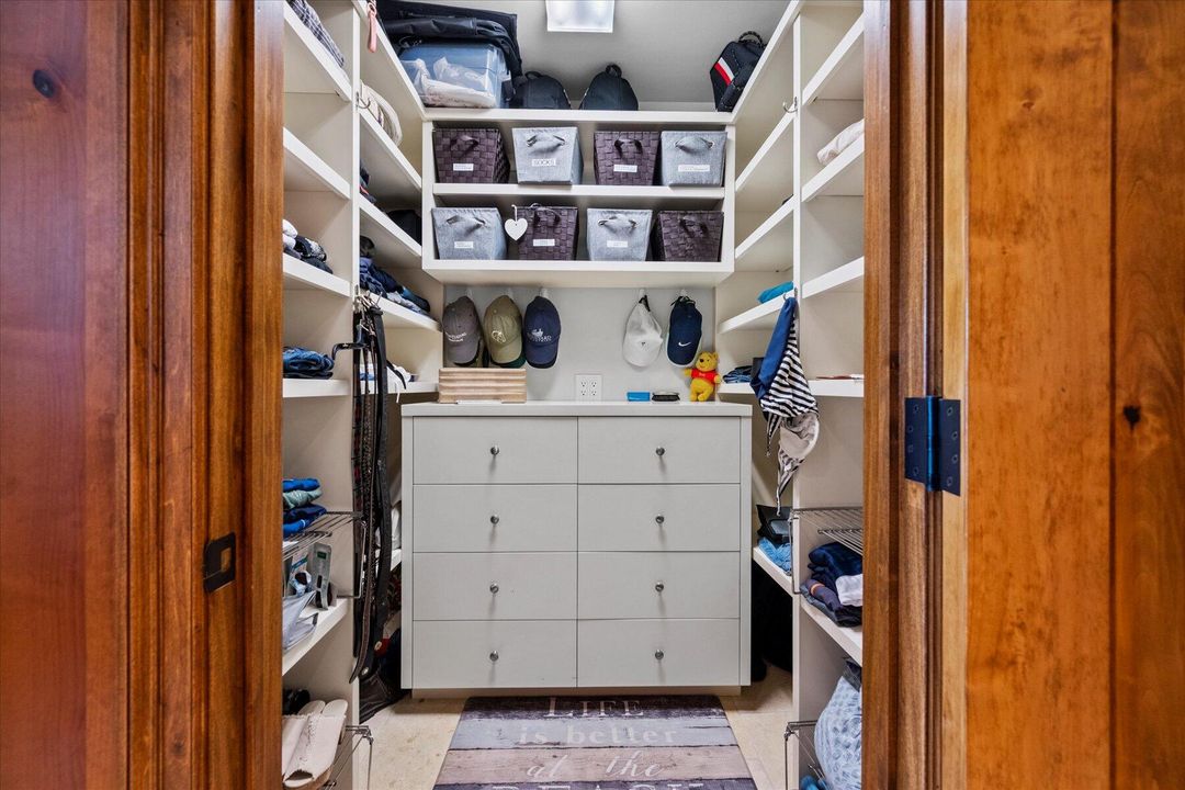 For Sale: $1,990,000 (2 beds, 2 baths, 1739 Square Feet)