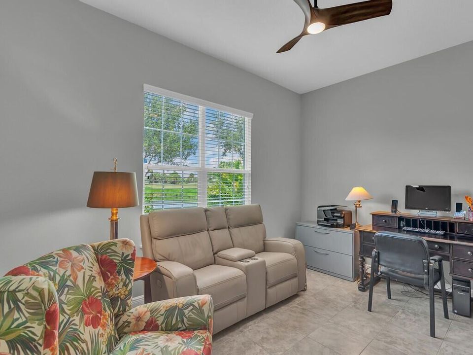 合同活跃: $564,900 (3 贝兹, 2 浴室, 2230 平方英尺)