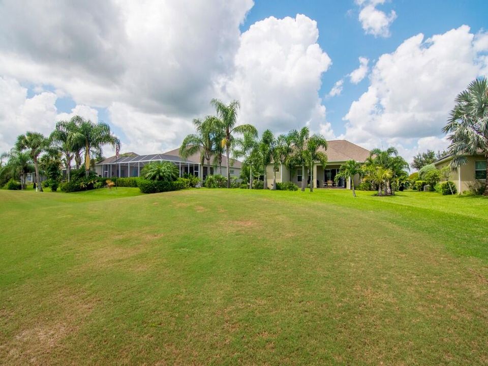 合同活跃: $564,900 (3 贝兹, 2 浴室, 2230 平方英尺)