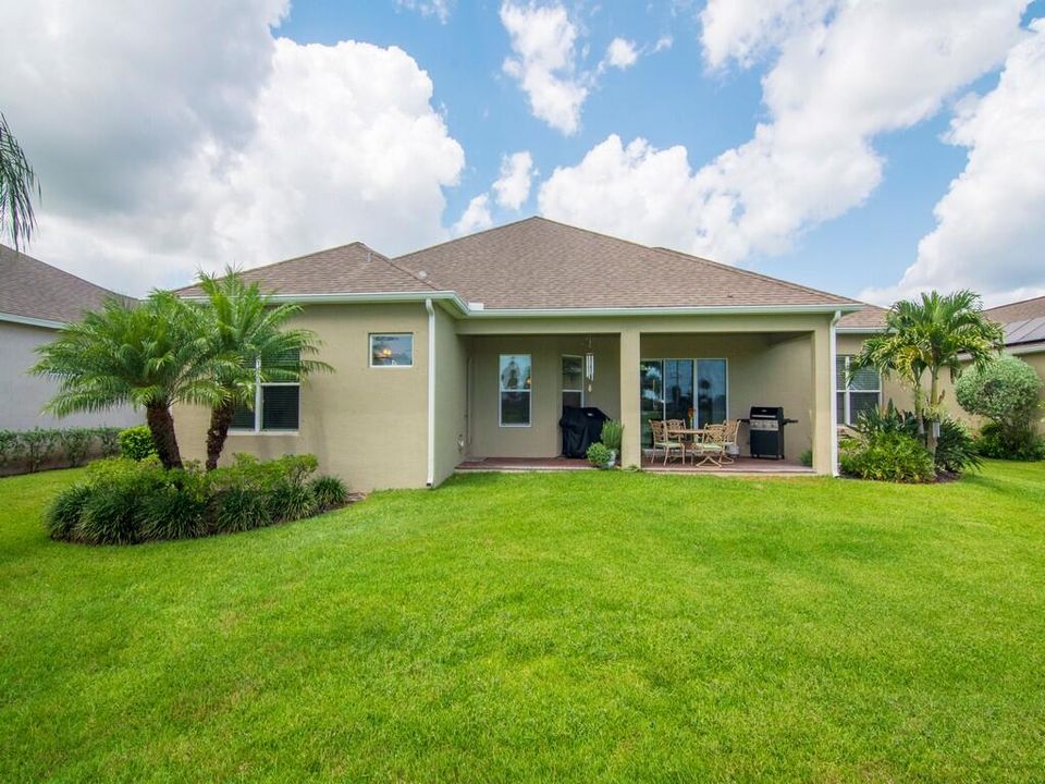 合同活跃: $564,900 (3 贝兹, 2 浴室, 2230 平方英尺)