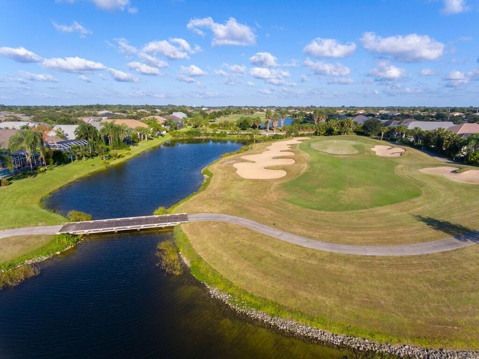 合同活跃: $564,900 (3 贝兹, 2 浴室, 2230 平方英尺)