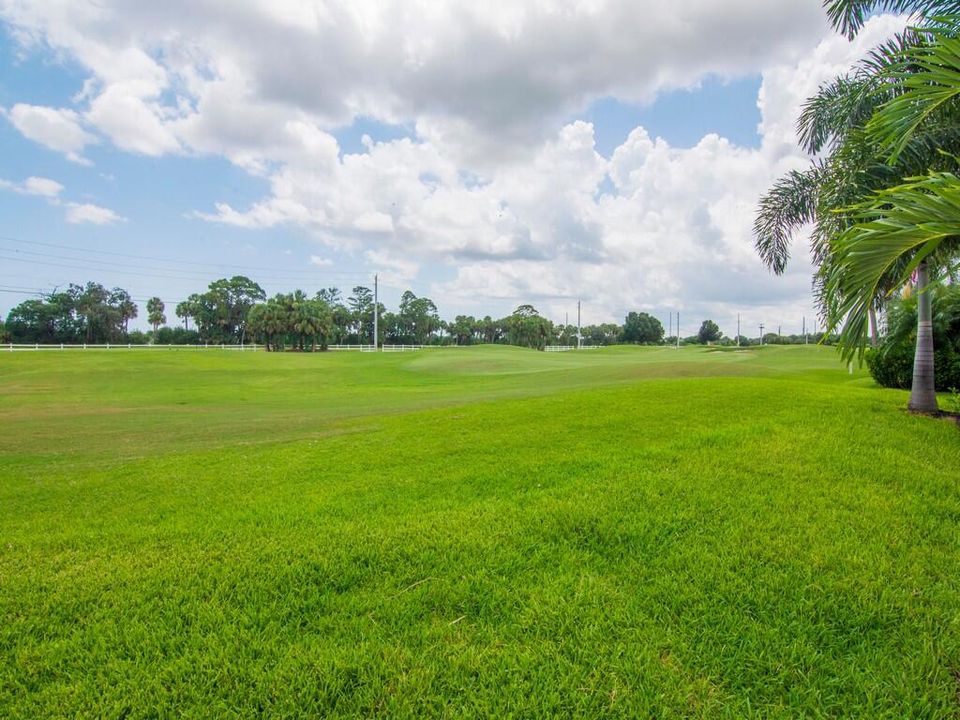 合同活跃: $564,900 (3 贝兹, 2 浴室, 2230 平方英尺)