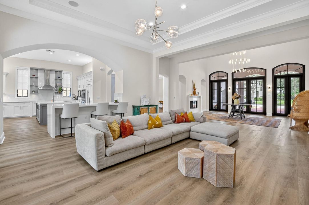 Active With Contract: $2,499,000 (6 beds, 4 baths, 4740 Square Feet)