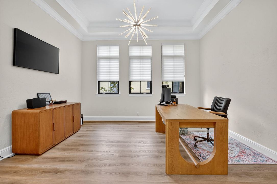 Active With Contract: $2,499,000 (6 beds, 4 baths, 4740 Square Feet)