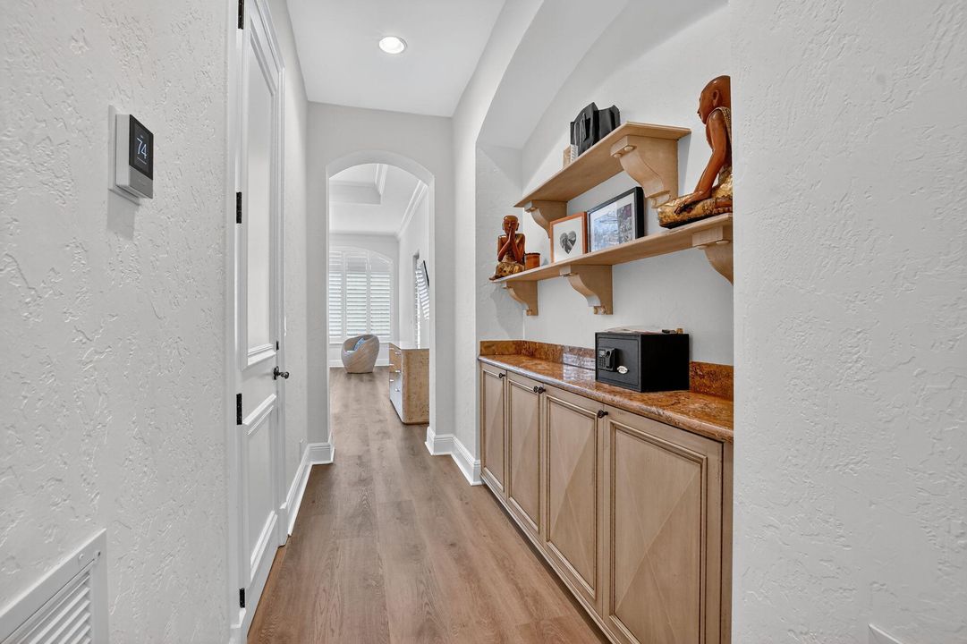 Active With Contract: $2,499,000 (6 beds, 4 baths, 4740 Square Feet)