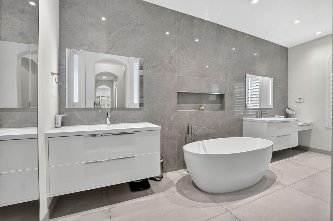 Active With Contract: $2,499,000 (6 beds, 4 baths, 4740 Square Feet)