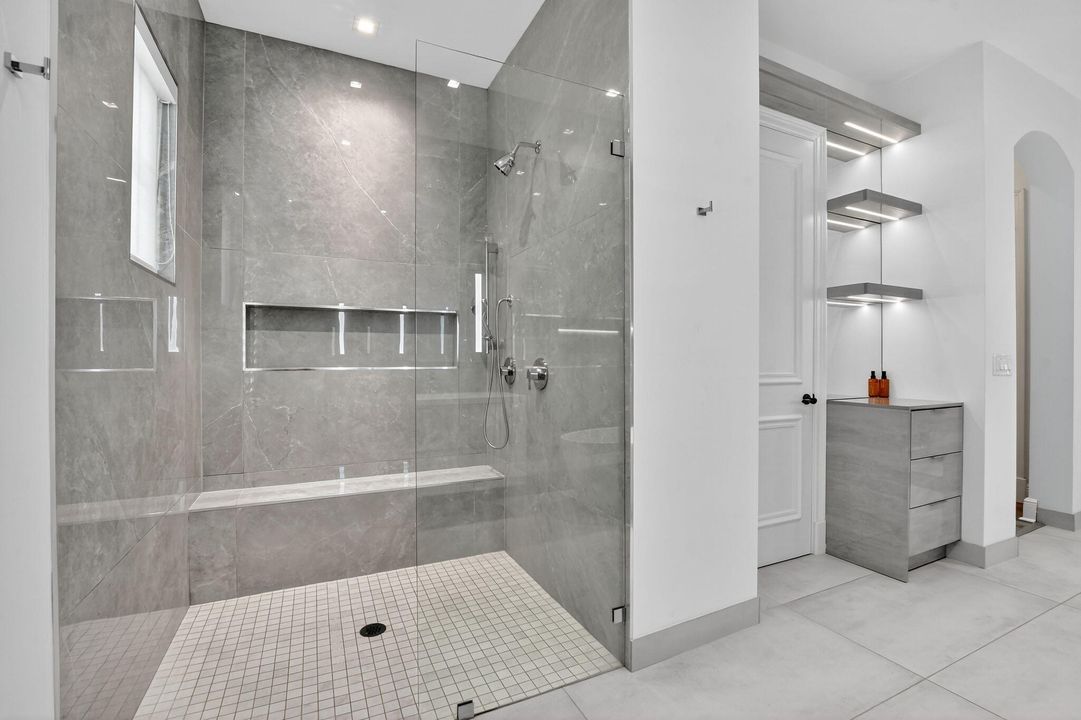 Active With Contract: $2,499,000 (6 beds, 4 baths, 4740 Square Feet)