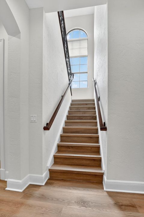 Active With Contract: $2,499,000 (6 beds, 4 baths, 4740 Square Feet)