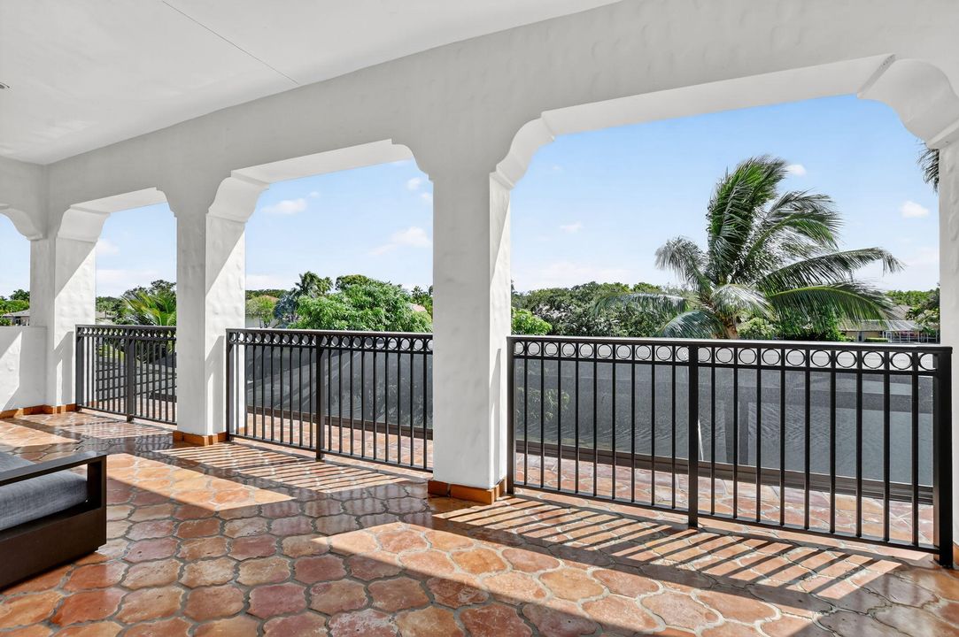 Active With Contract: $2,499,000 (6 beds, 4 baths, 4740 Square Feet)