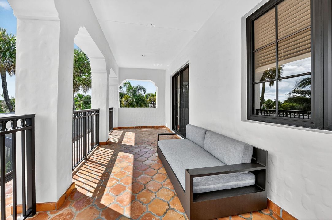 Active With Contract: $2,499,000 (6 beds, 4 baths, 4740 Square Feet)