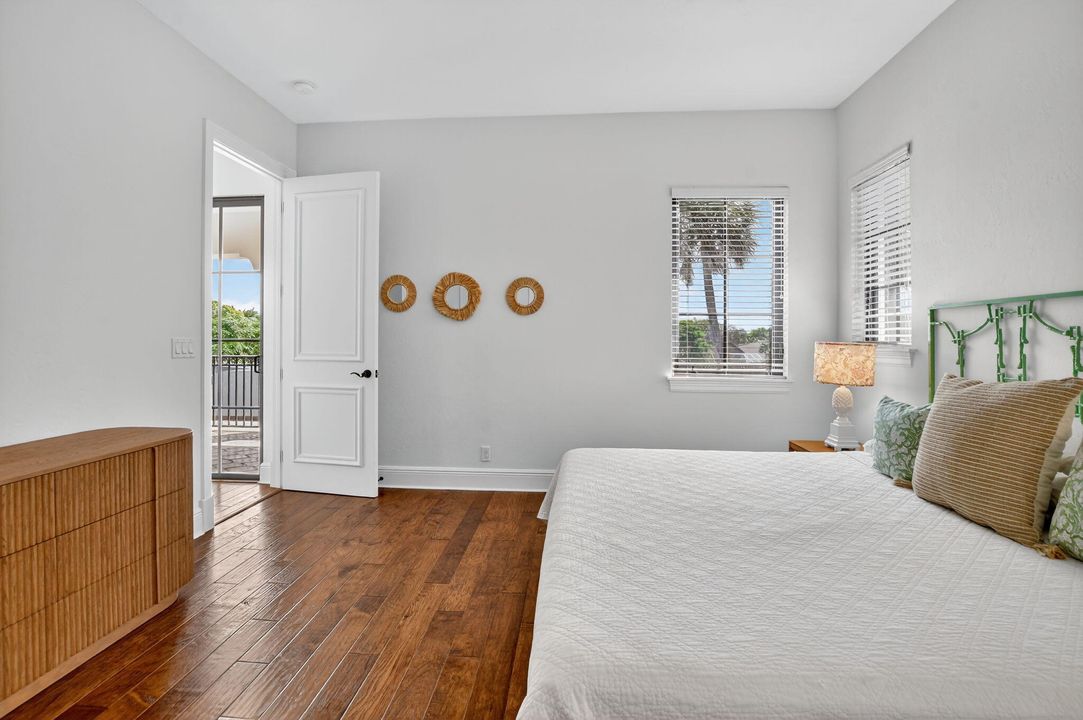 Active With Contract: $2,499,000 (6 beds, 4 baths, 4740 Square Feet)