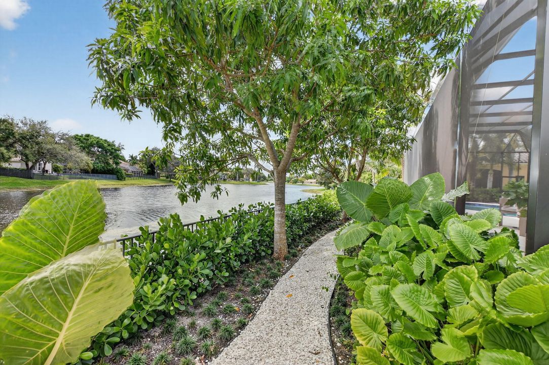 Active With Contract: $2,499,000 (6 beds, 4 baths, 4740 Square Feet)