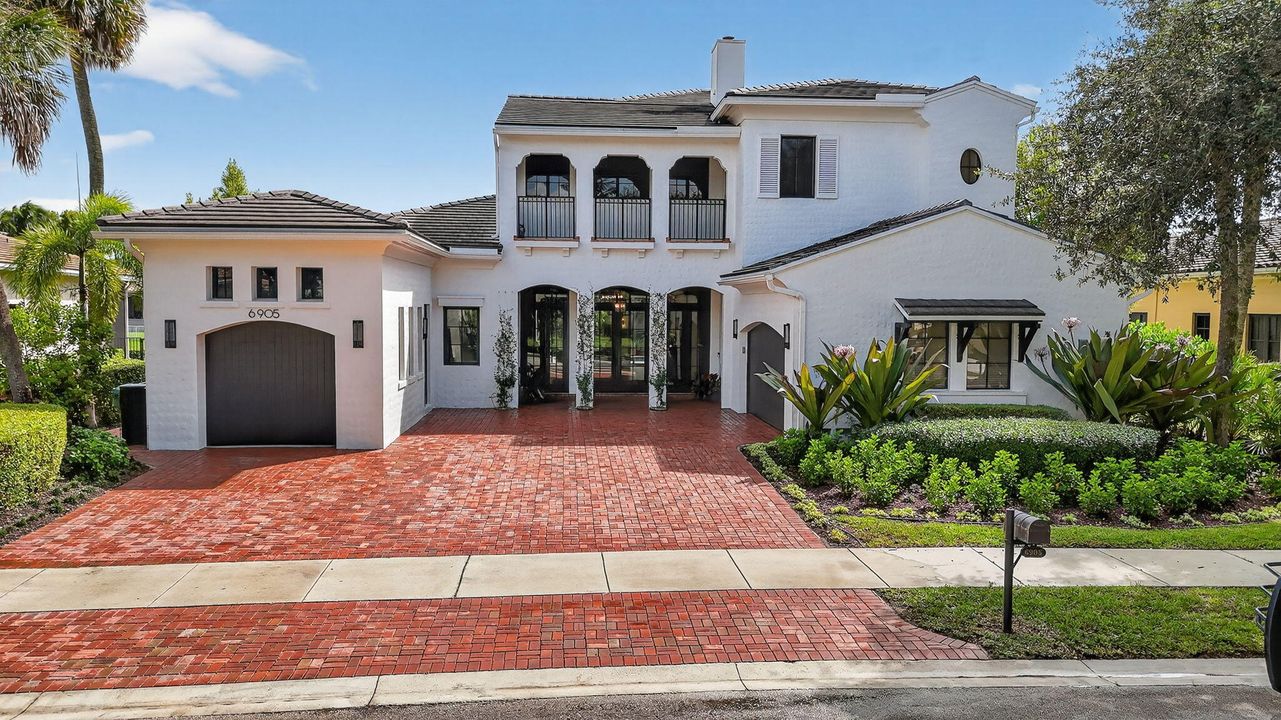 Active With Contract: $2,499,000 (6 beds, 4 baths, 4740 Square Feet)