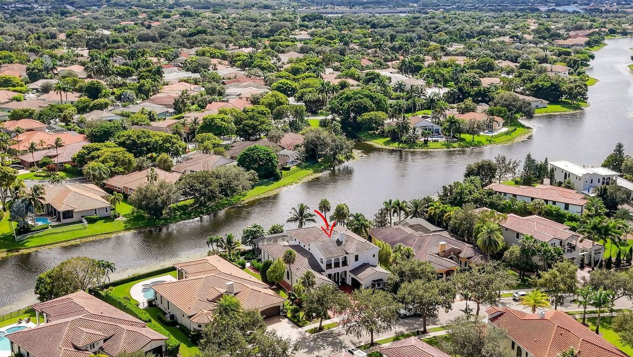 Active With Contract: $2,499,000 (6 beds, 4 baths, 4740 Square Feet)