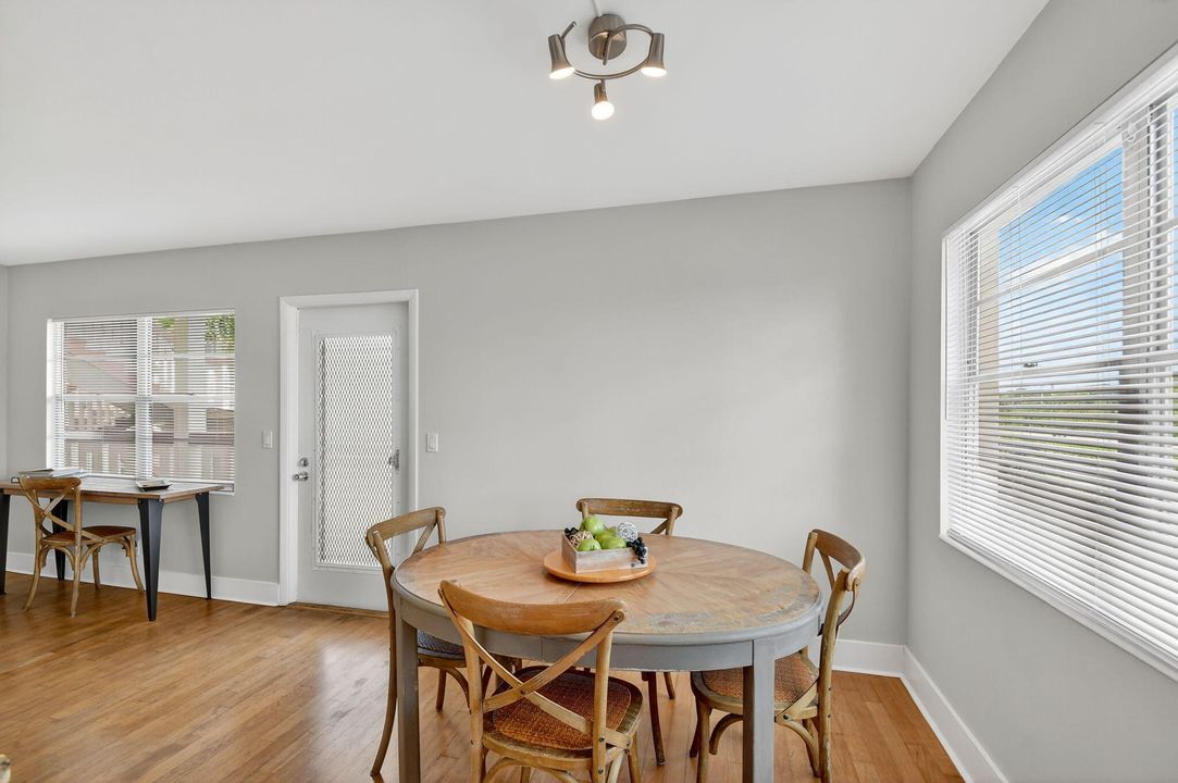 待售: $115,000 (2 贝兹, 1 浴室, 840 平方英尺)