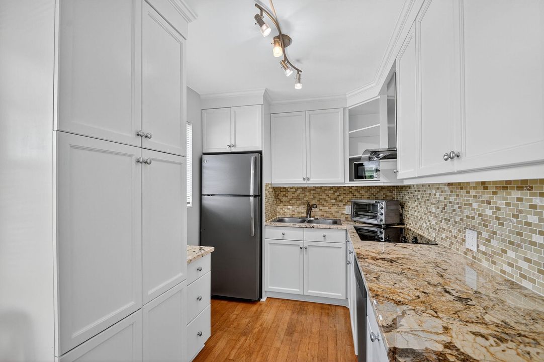 待售: $115,000 (2 贝兹, 1 浴室, 840 平方英尺)