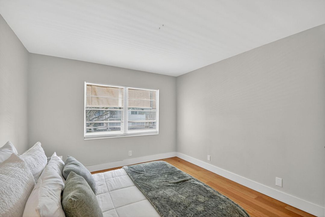 待售: $115,000 (2 贝兹, 1 浴室, 840 平方英尺)