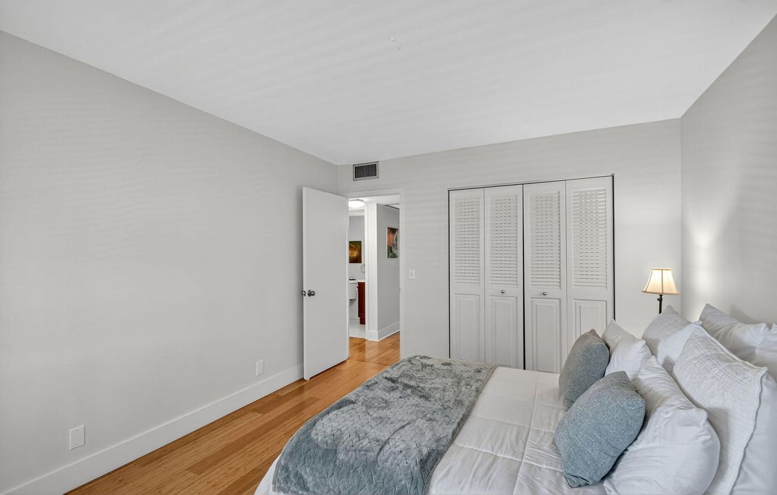 待售: $115,000 (2 贝兹, 1 浴室, 840 平方英尺)