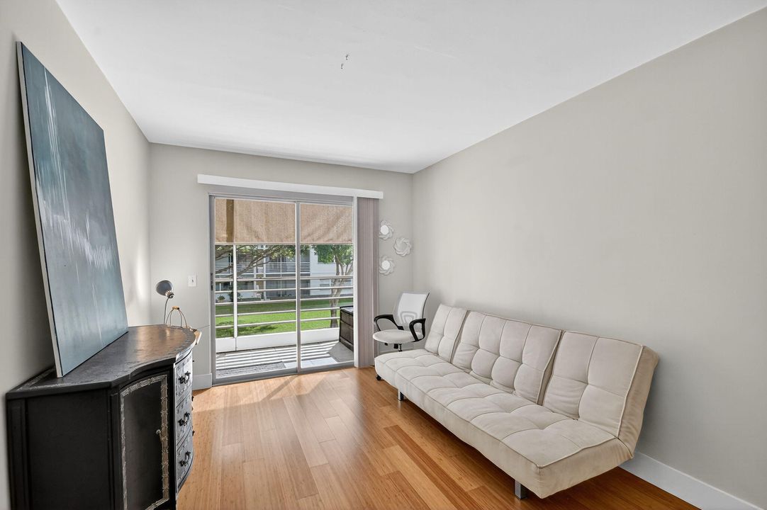 待售: $115,000 (2 贝兹, 1 浴室, 840 平方英尺)