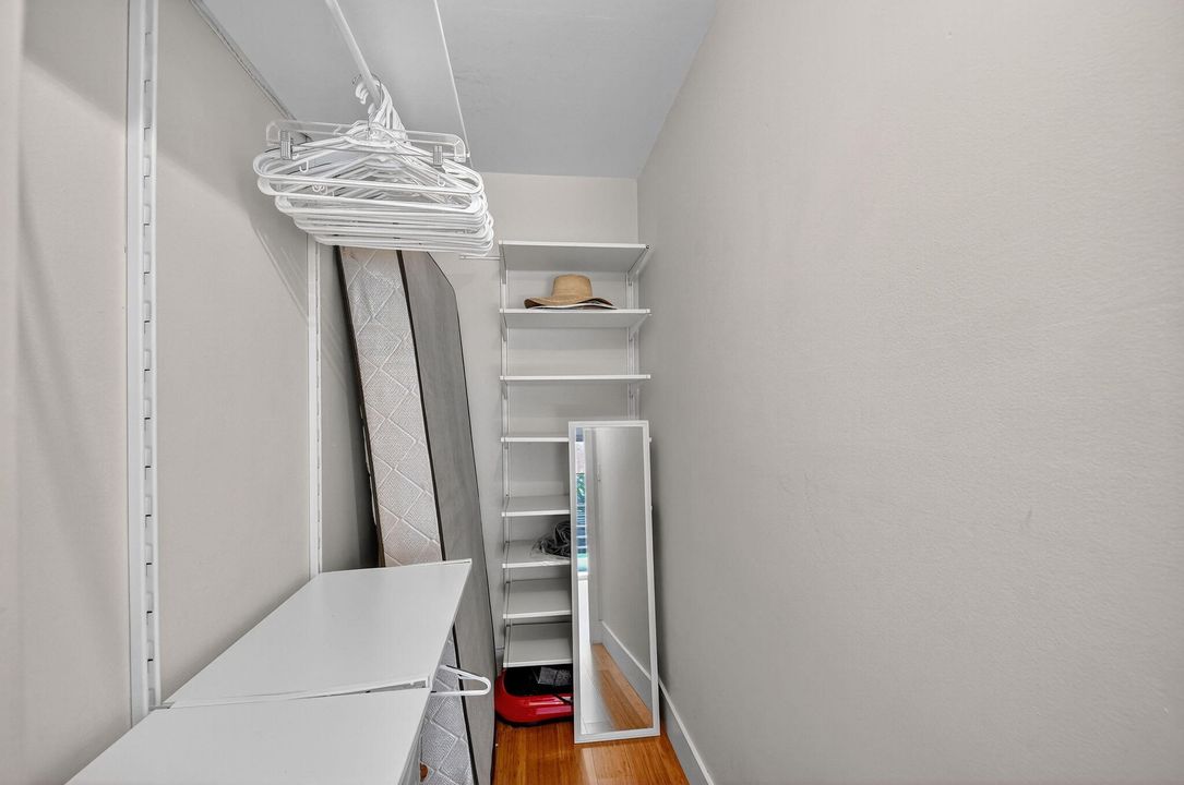 待售: $115,000 (2 贝兹, 1 浴室, 840 平方英尺)