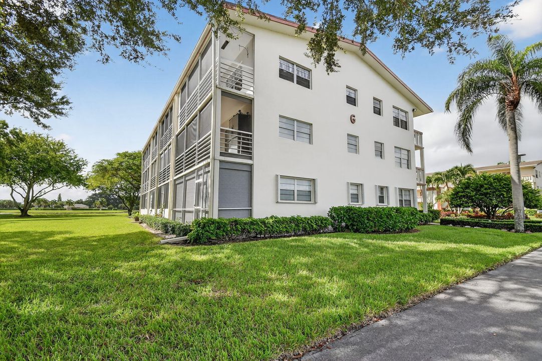 待售: $115,000 (2 贝兹, 1 浴室, 840 平方英尺)