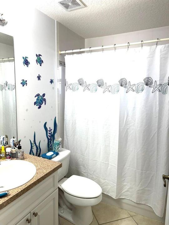 Activo con contrato: $2,950 (3 camas, 2 baños, 1196 Pies cuadrados)