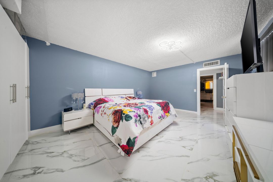 En Venta: $400,000 (2 camas, 2 baños, 1236 Pies cuadrados)