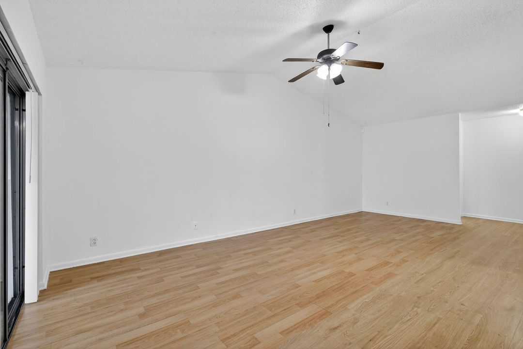 Activo con contrato: $356,500 (3 camas, 2 baños, 1161 Pies cuadrados)