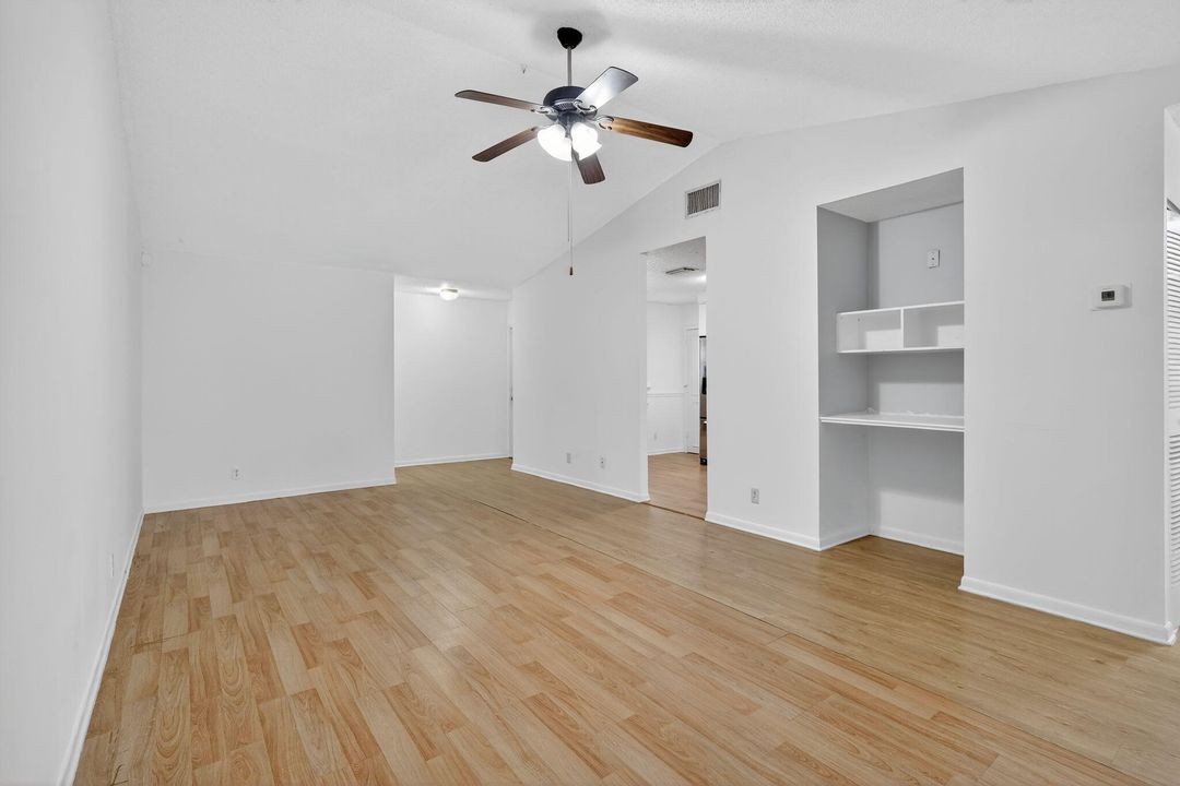 Activo con contrato: $356,500 (3 camas, 2 baños, 1161 Pies cuadrados)