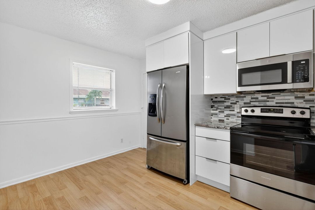 Activo con contrato: $356,500 (3 camas, 2 baños, 1161 Pies cuadrados)