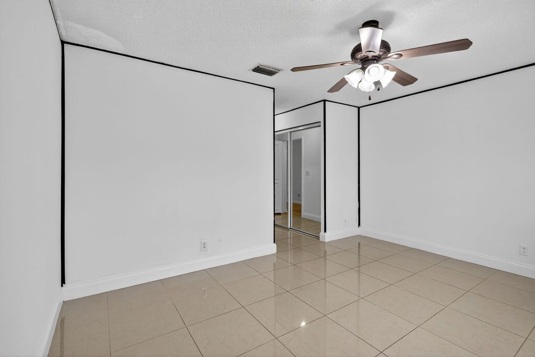 Activo con contrato: $356,500 (3 camas, 2 baños, 1161 Pies cuadrados)