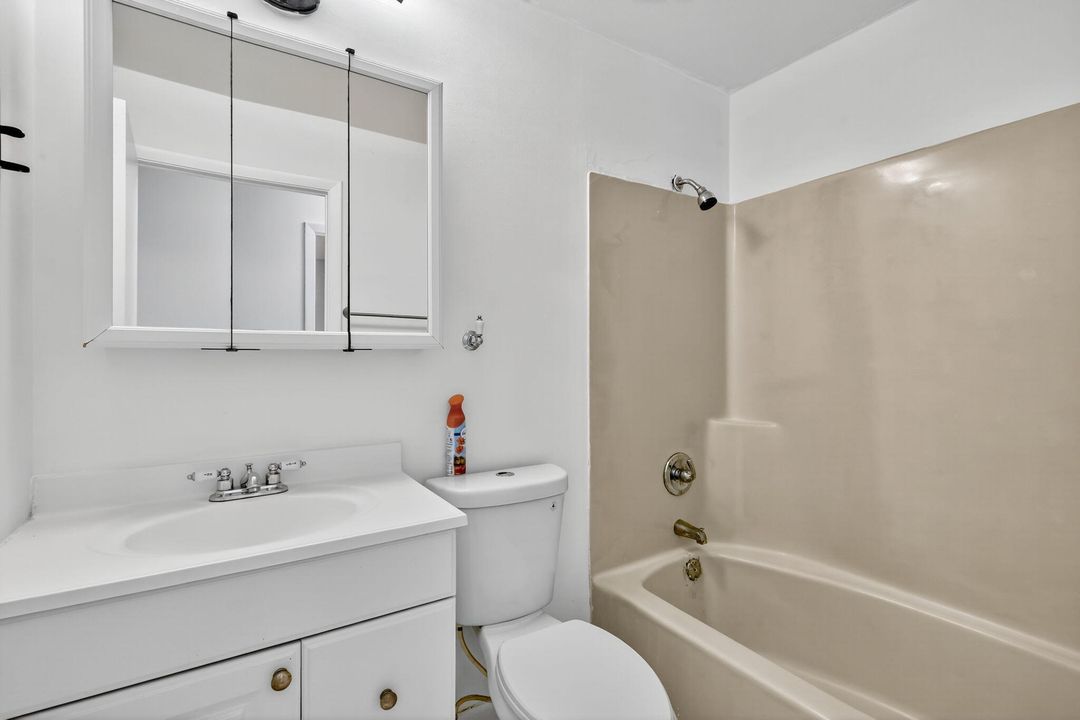 Activo con contrato: $356,500 (3 camas, 2 baños, 1161 Pies cuadrados)