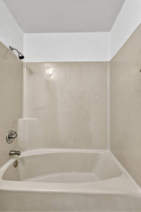 Activo con contrato: $356,500 (3 camas, 2 baños, 1161 Pies cuadrados)