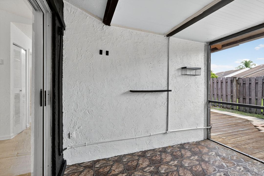 Activo con contrato: $356,500 (3 camas, 2 baños, 1161 Pies cuadrados)