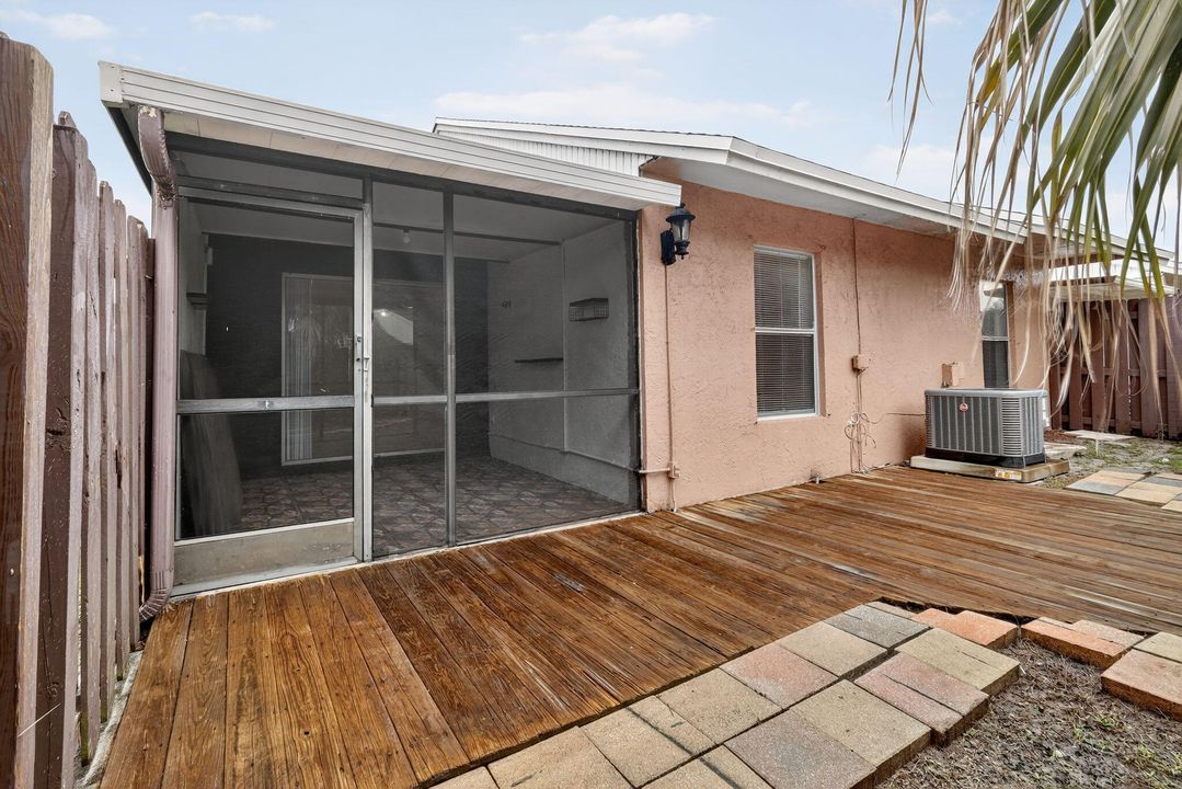 Activo con contrato: $356,500 (3 camas, 2 baños, 1161 Pies cuadrados)