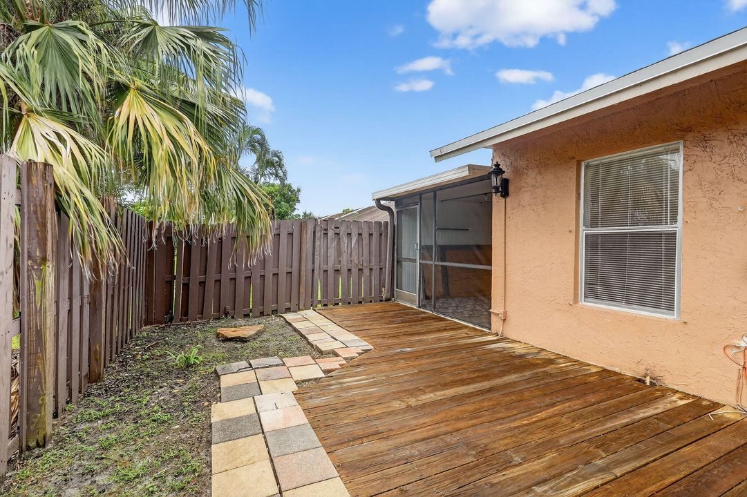 Activo con contrato: $356,500 (3 camas, 2 baños, 1161 Pies cuadrados)