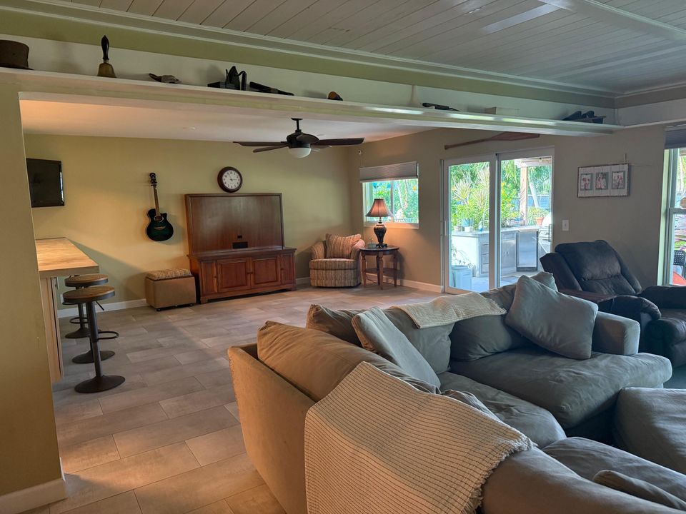 For Sale: $1,196,000 (3 beds, 2 baths, 1886 Square Feet)