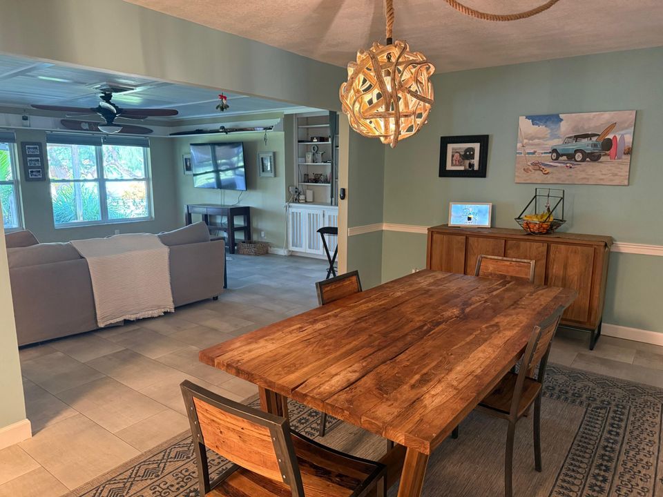 For Sale: $1,196,000 (3 beds, 2 baths, 1886 Square Feet)