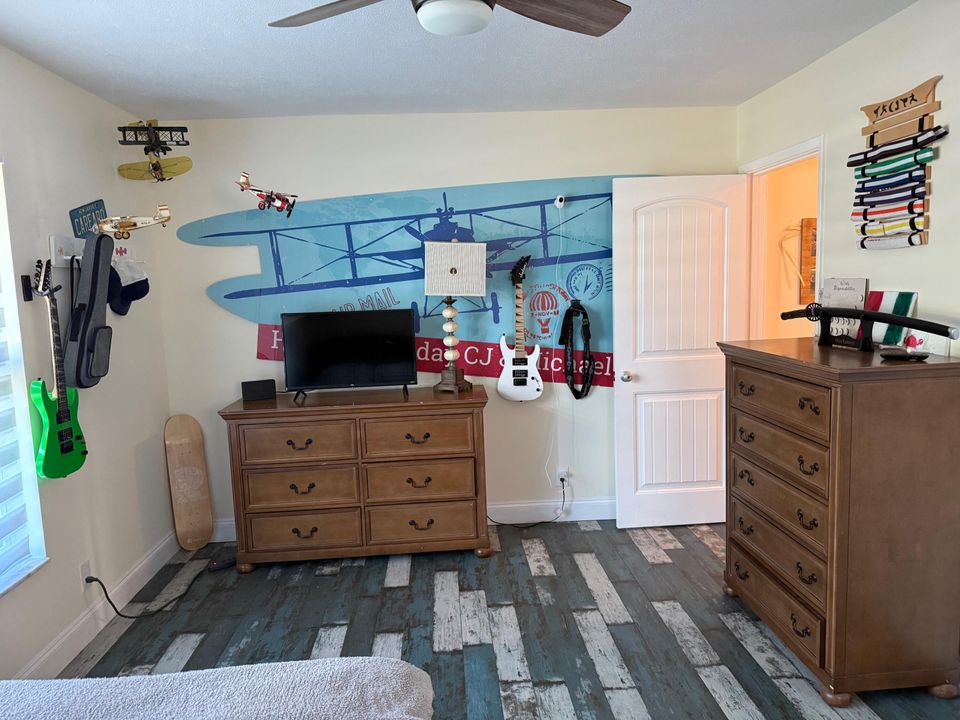 For Sale: $1,196,000 (3 beds, 2 baths, 1886 Square Feet)