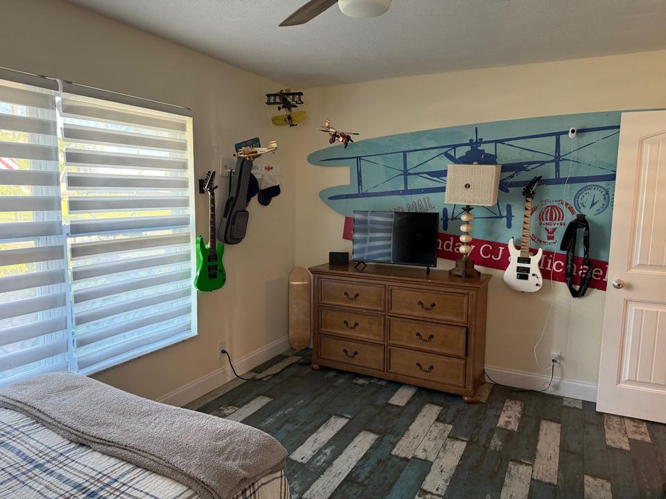 For Sale: $1,196,000 (3 beds, 2 baths, 1886 Square Feet)