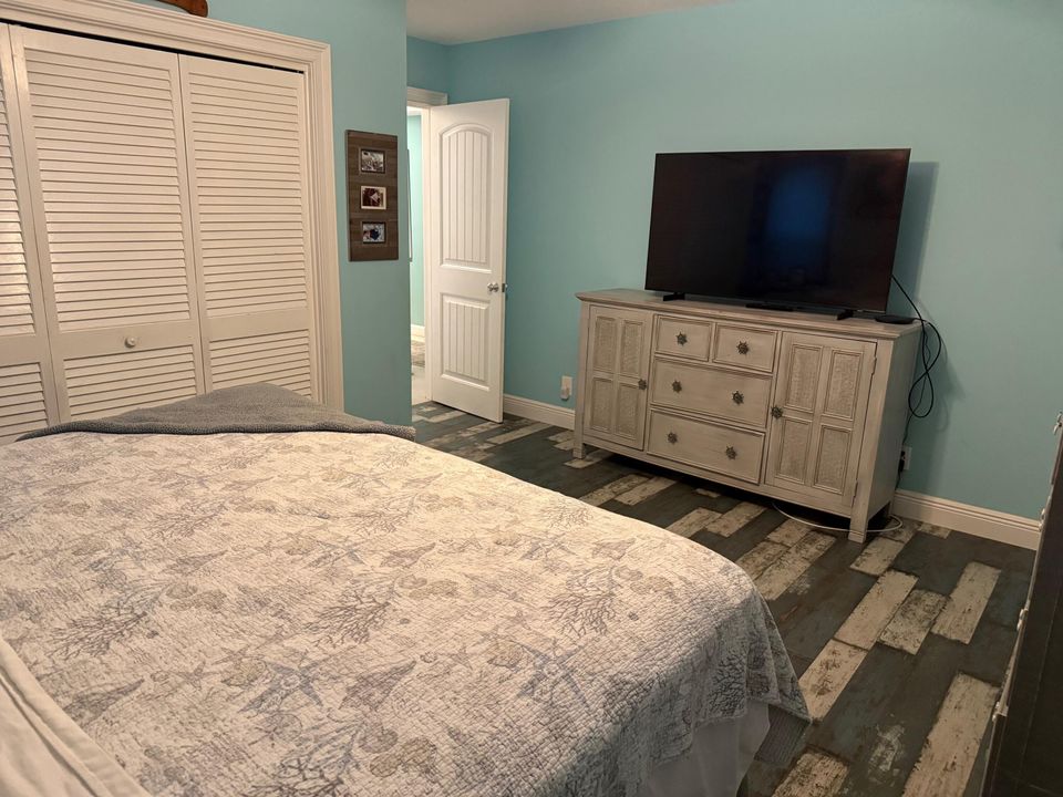 For Sale: $1,196,000 (3 beds, 2 baths, 1886 Square Feet)