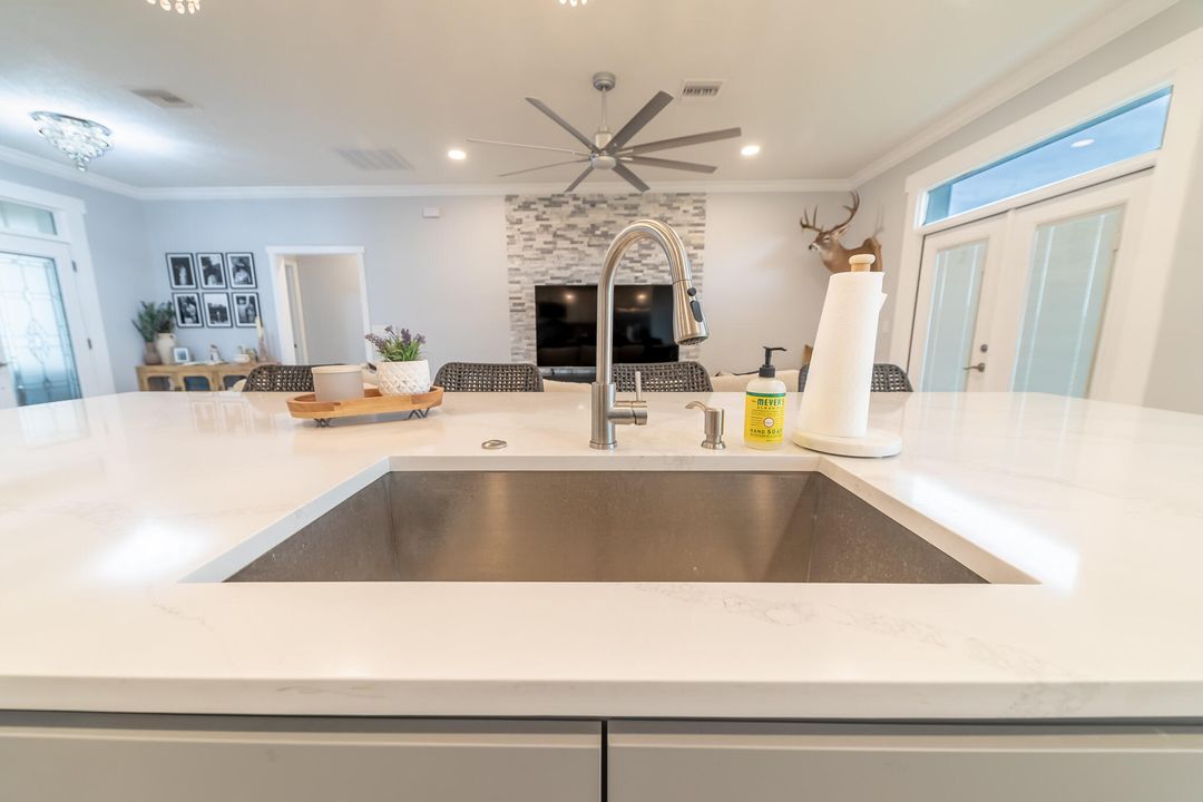 待售: $439,000 (4 贝兹, 2 浴室, 1790 平方英尺)