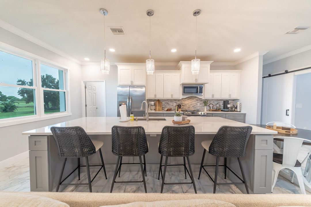 待售: $439,000 (4 贝兹, 2 浴室, 1790 平方英尺)