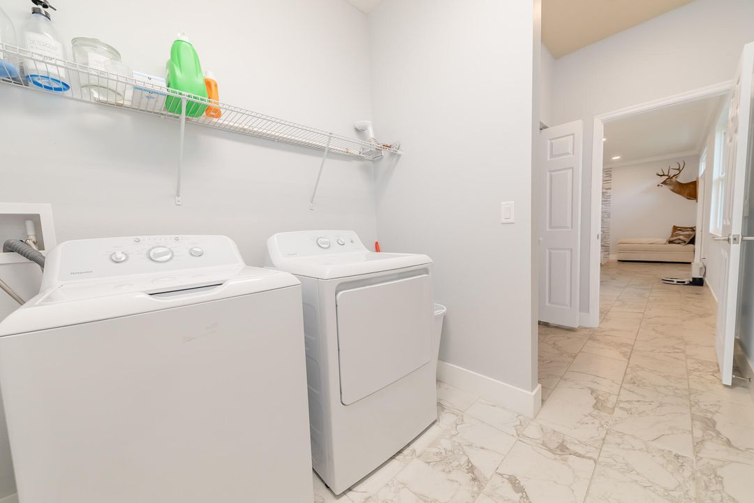 待售: $439,000 (4 贝兹, 2 浴室, 1790 平方英尺)