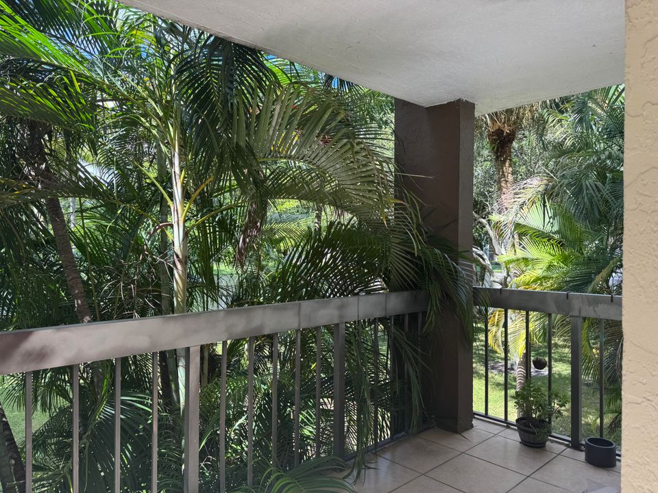 Под контрактом: $1,975 (1 спален, 1 ванн, 729 Квадратных фут)